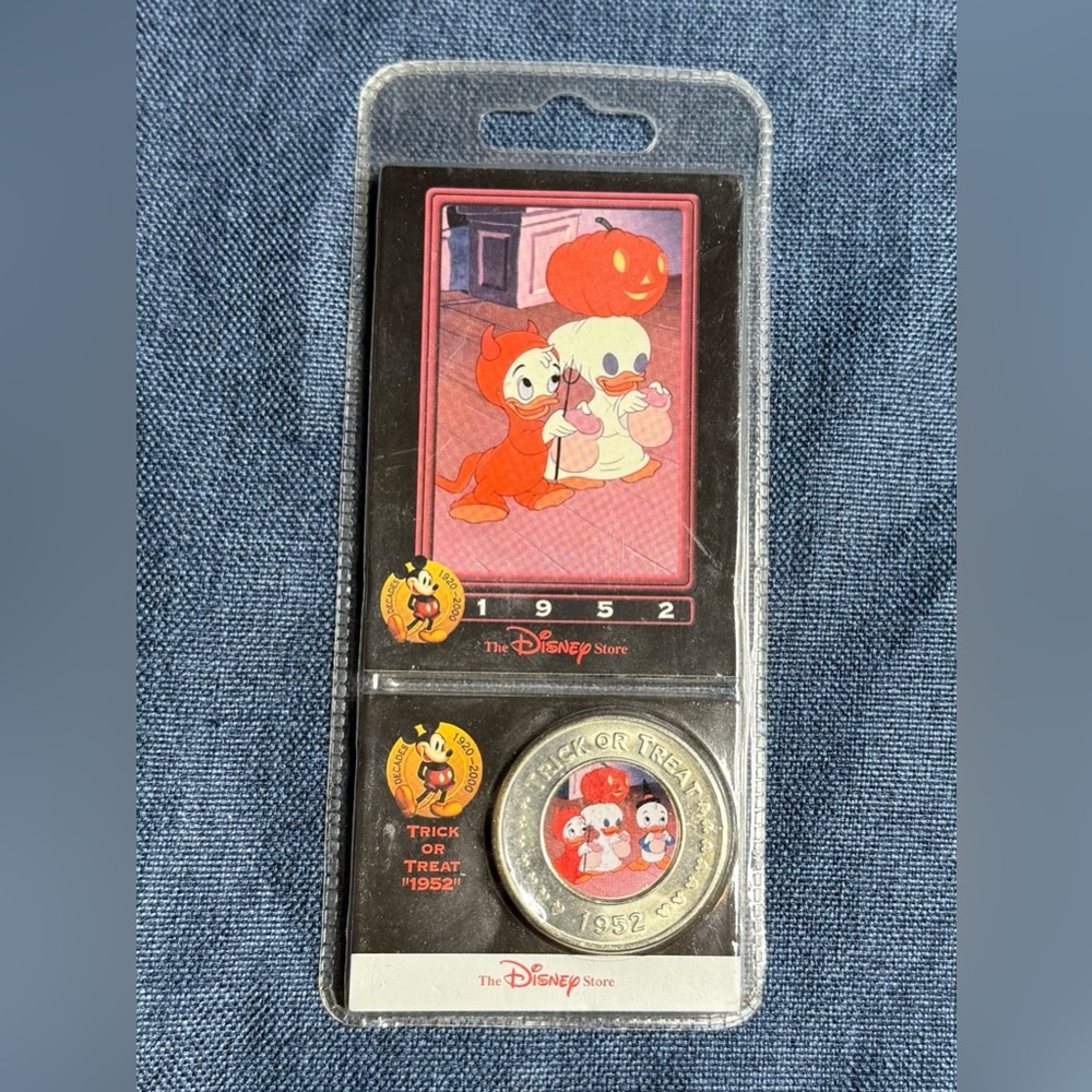 Disney Vintage Decades Coins #19 Trick Or Treat 1952 New In Sealed Plastic
